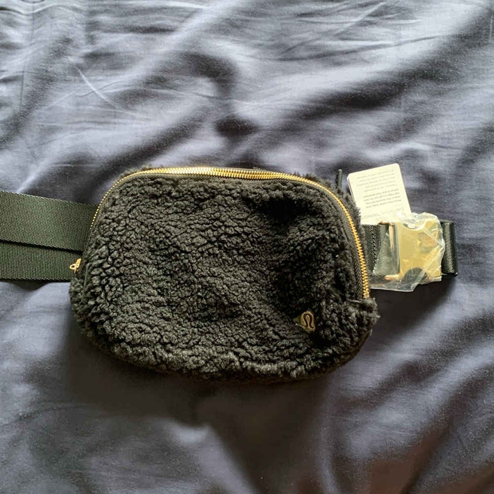 Lululemon Everywhere Fleece Belt Bag